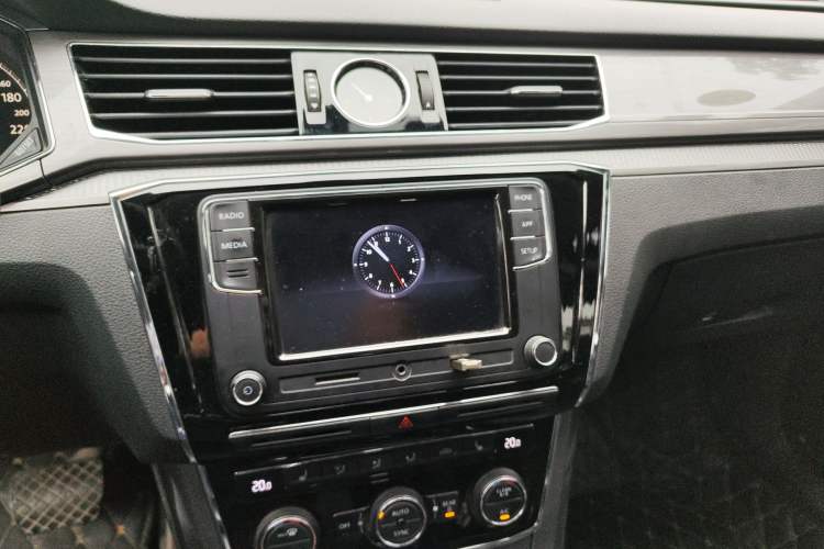 Used Volkswagen Passat 2017 330TSI DSG Luxury Edition Audio And AC Panel