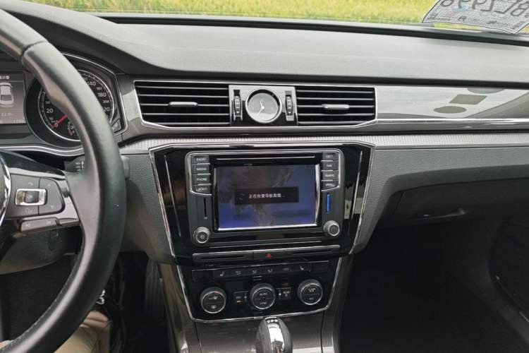 Used Volkswagen Passat 2017 330TSI DSG Prestige Edition Audio And AC Panel
