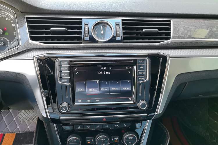 Used Volkswagen Passat 2017 330TSI DSG Prestige Edition Audio And AC Panel