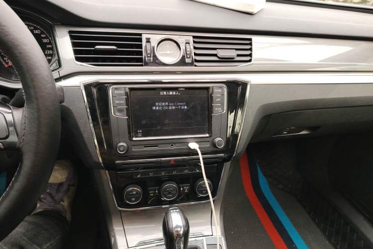 Used Volkswagen Passat 2017 330TSI DSG Luxury Edition Audio And AC Panel