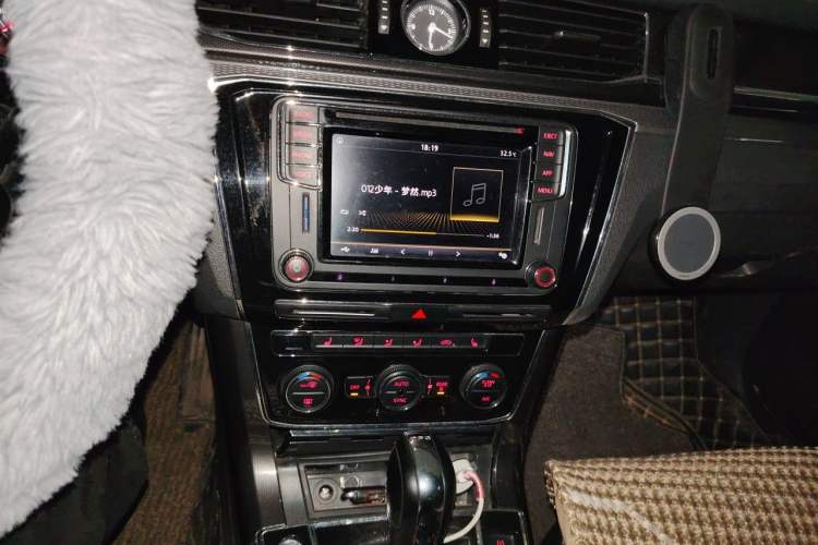 Used Volkswagen Passat 2017 330TSI DSG Prestige Edition Audio And AC Panel