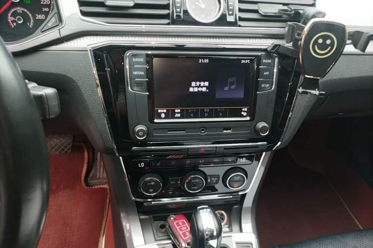Used Volkswagen Passat 2017 330TSI DSG Luxury Edition Audio And AC Panel
