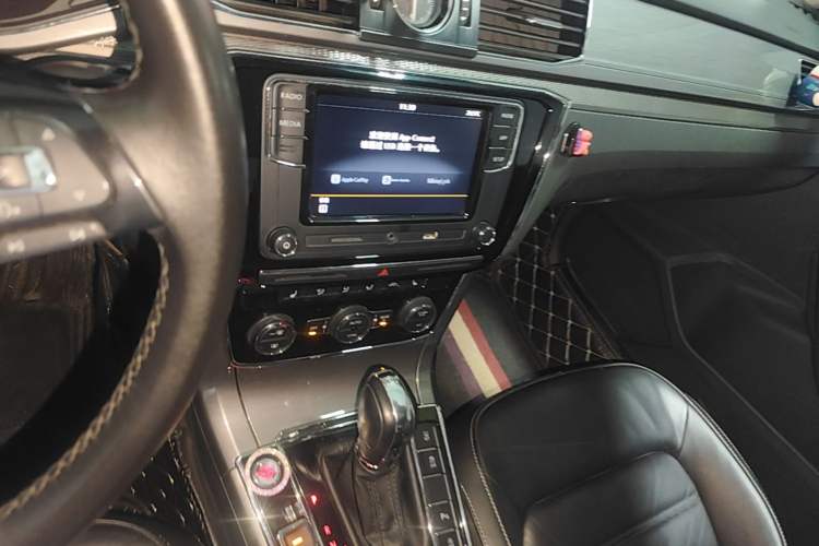 Used Volkswagen Passat 2017 330TSI DSG Luxury Edition Audio And AC Panel