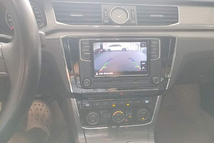 Used Volkswagen Passat 2017 330TSI DSG Luxury Edition Audio And AC Panel
