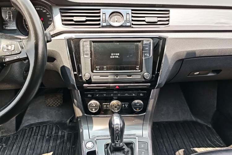Used Volkswagen Passat 2017 330TSI DSG Luxury Edition Audio And AC Panel