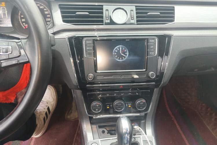 Used Volkswagen Passat 2017 330TSI DSG Luxury Edition Audio And AC Panel