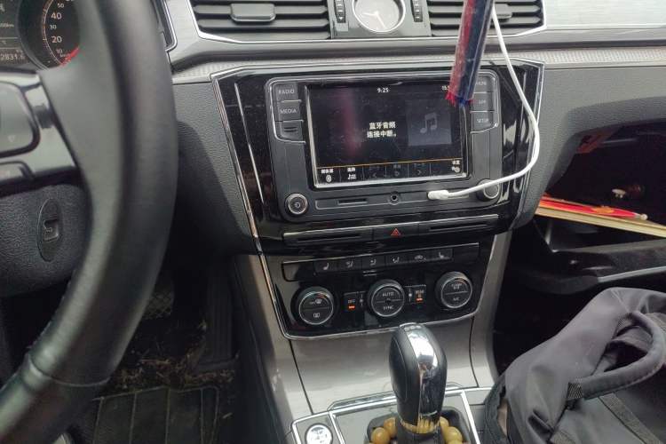 Used Volkswagen Passat 2017 330TSI DSG Luxury Edition Audio And AC Panel