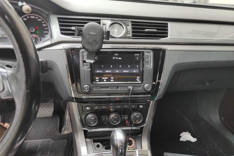 Used Volkswagen Passat 2017 330TSI DSG Luxury Edition Audio And AC Panel
