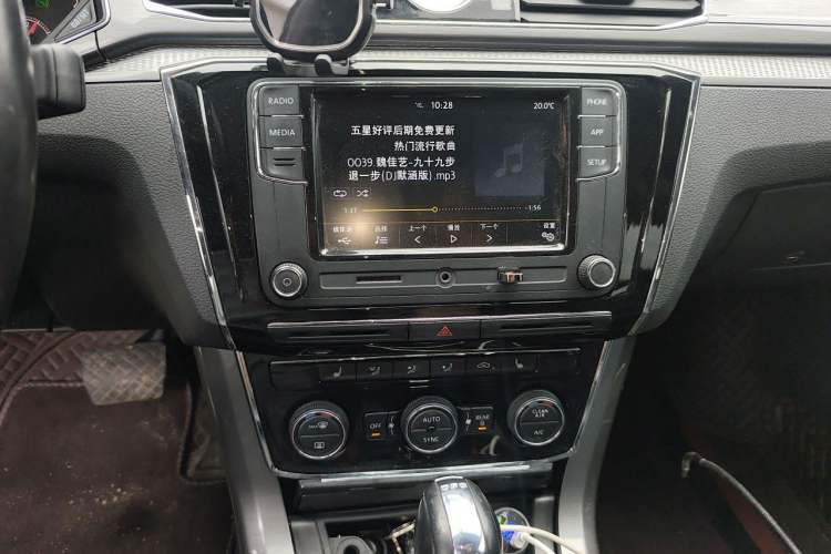 Used Volkswagen Passat 2017 330TSI DSG Luxury Edition Audio And AC Panel