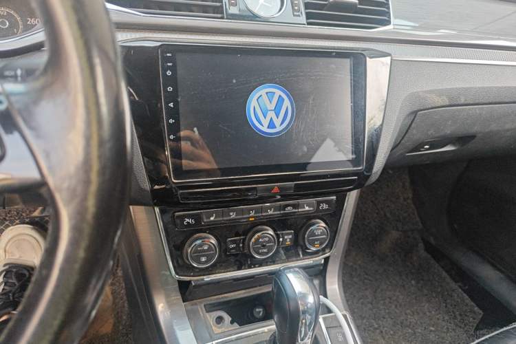 Used Volkswagen Passat 2017 280TSI DSG Luxury Edition Audio And AC Panel
