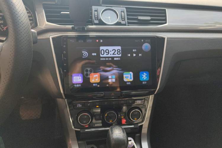 Used Volkswagen Passat 2017 330TSI DSG Luxury Edition Audio And AC Panel