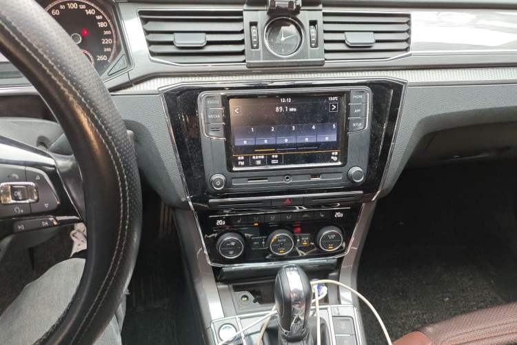 Used Volkswagen Passat 2017 330TSI DSG Luxury Edition Audio And AC Panel