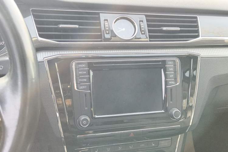 Used Volkswagen Passat 2017 330TSI DSG Prestige Edition Audio And AC Panel