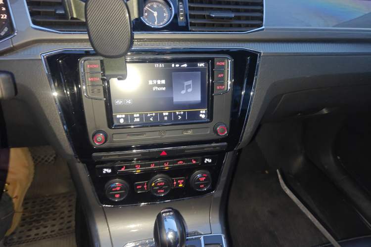 Used Volkswagen Passat 2017 330TSI DSG Luxury Edition Audio And AC Panel