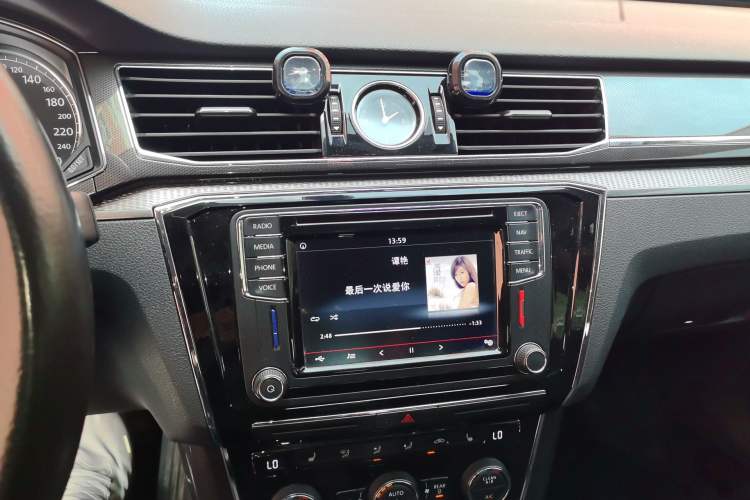 Used Volkswagen Passat 2017 330TSI DSG Prestige Edition Audio And AC Panel