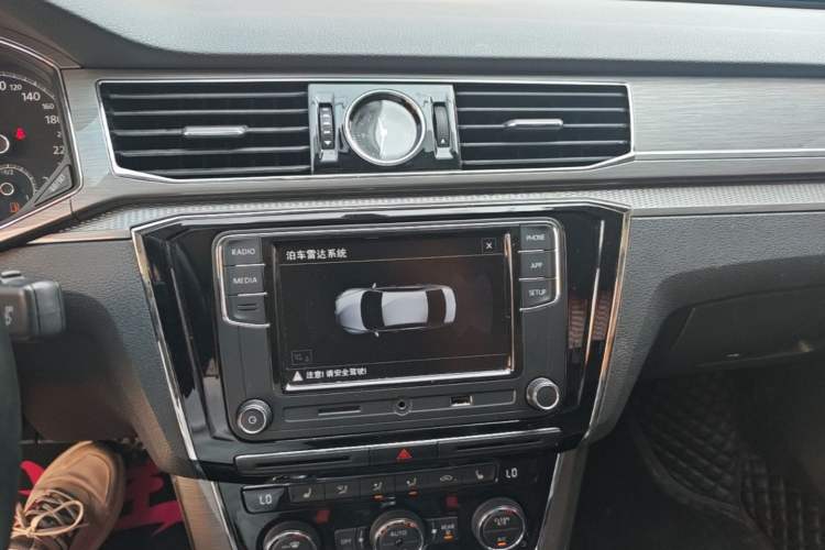 Used Volkswagen Passat 2017 330TSI DSG Luxury Edition Audio And AC Panel