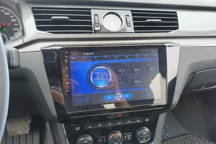Used Volkswagen Passat 2017 330TSI DSG Luxury Edition Audio And AC Panel
