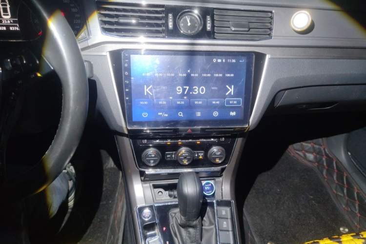 Used Volkswagen Passat 2017 330TSI DSG Luxury Edition Audio And AC Panel