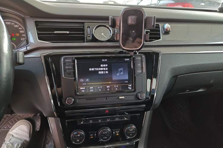 Used Volkswagen Passat 2017 330TSI DSG Luxury Edition Audio And AC Panel