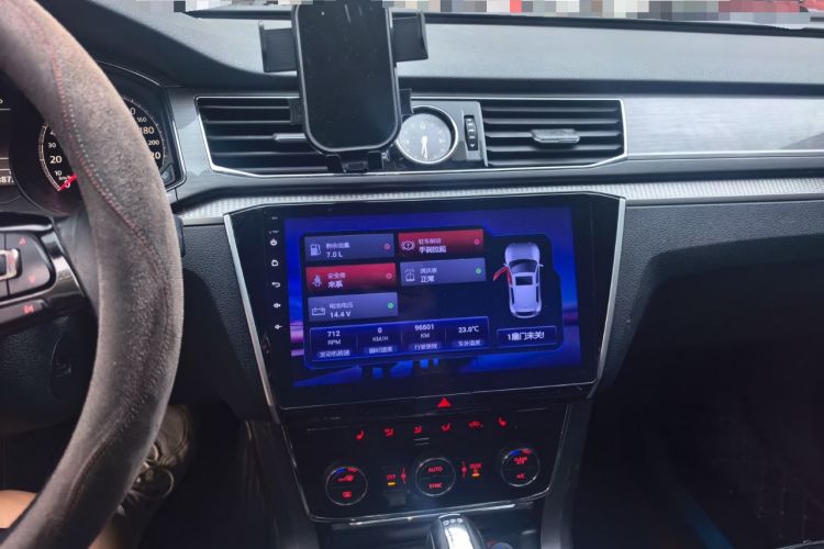 Used Volkswagen Passat 2017 330TSI DSG Luxury Edition Audio And AC Panel