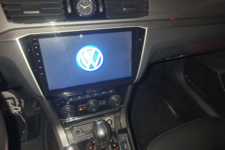 Used Volkswagen Passat 2017 330TSI DSG Luxury Edition Audio And AC Panel