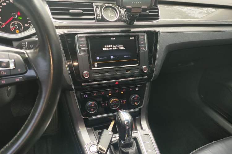 Used Volkswagen Passat 2017 330TSI DSG Luxury Edition Audio And AC Panel