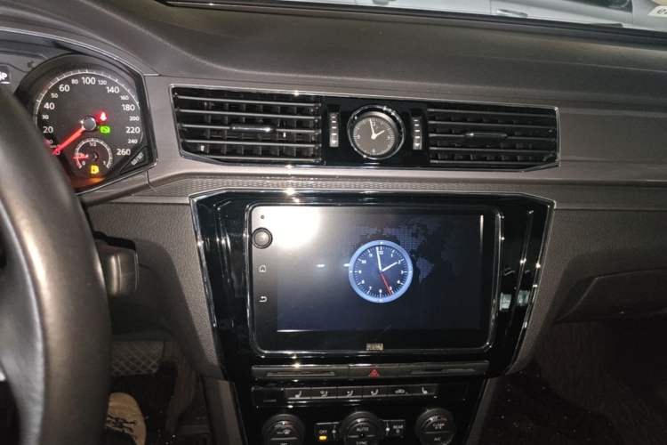 Used Volkswagen Passat 2017 330TSI DSG Luxury Edition Audio And AC Panel