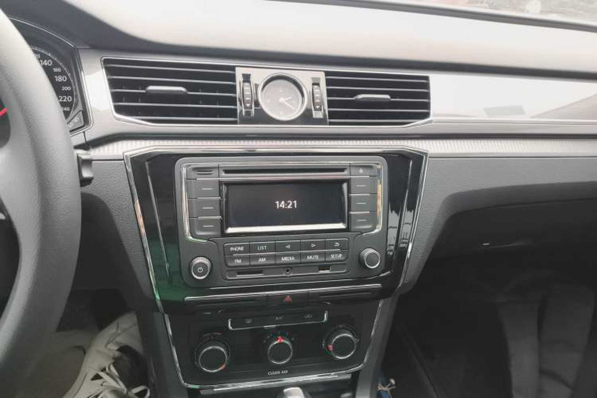 Used Volkswagen Passat 2017 330TSI DSG Luxury Edition Audio And AC Panel