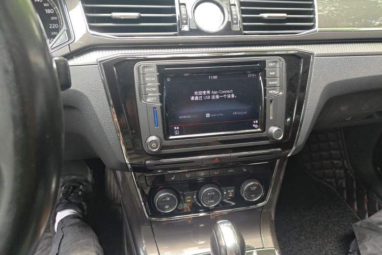 Used Volkswagen Passat 2017 330TSI DSG Prestige Edition Audio And AC Panel