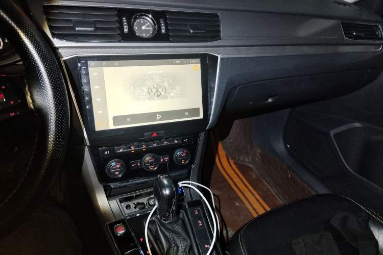 Used Volkswagen Passat 2017 330TSI DSG Luxury Edition Audio And AC Panel