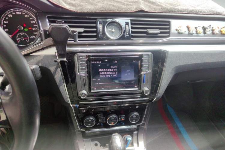 Used Volkswagen Passat 2017 330TSI DSG Luxury Edition Audio And AC Panel