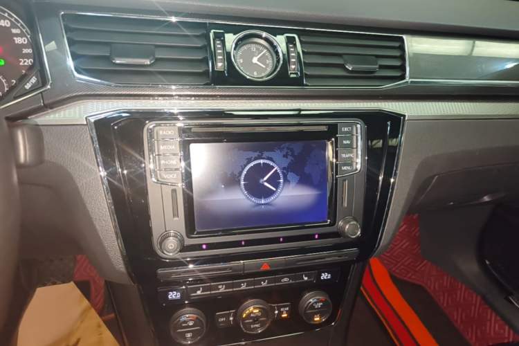 Used Volkswagen Passat 2017 330TSI DSG Prestige Edition Audio And AC Panel