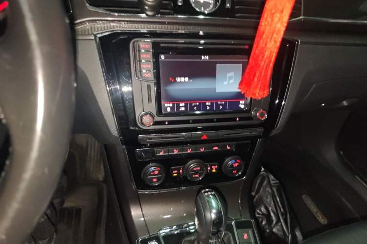 Used Volkswagen Passat 2017 330TSI DSG Prestige Edition Audio And AC Panel