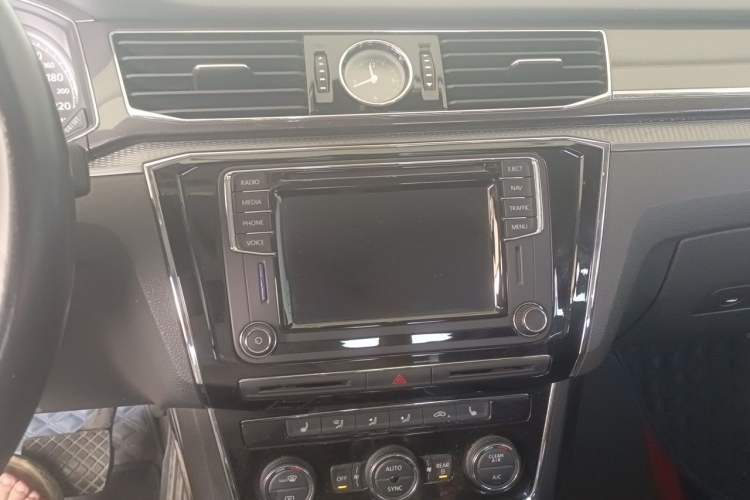 Used Volkswagen Passat 2017 330TSI DSG Prestige Edition Audio And AC Panel