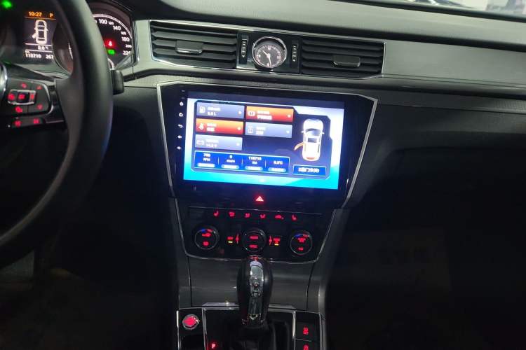 Used Volkswagen Passat 2017 280TSI DSG Luxury Edition Audio And AC Panel