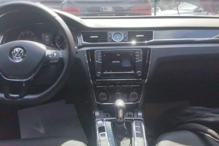 Used Volkswagen Passat 2017 380TSI DSG Prestige Edition Audio And AC Panel