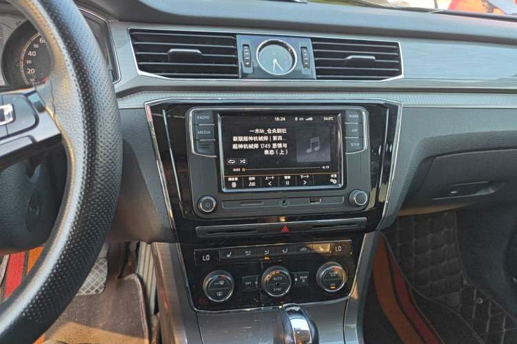 Used Volkswagen Passat 2017 330TSI DSG Luxury Edition Audio And AC Panel