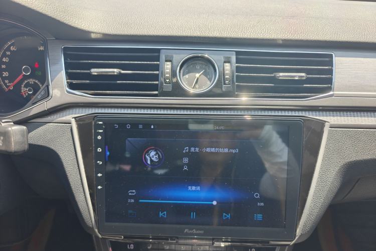 Used Volkswagen Passat 2017 330TSI DSG Luxury Edition Audio And AC Panel
