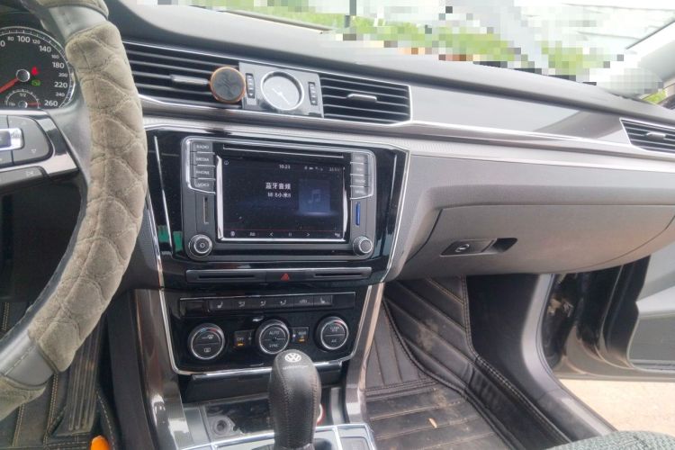 Used Volkswagen Passat 2017 330TSI DSG Prestige Edition Audio And AC Panel