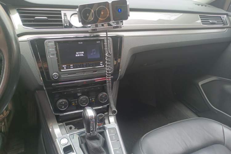 Used Volkswagen Passat 2017 330TSI DSG Luxury Edition Audio And AC Panel