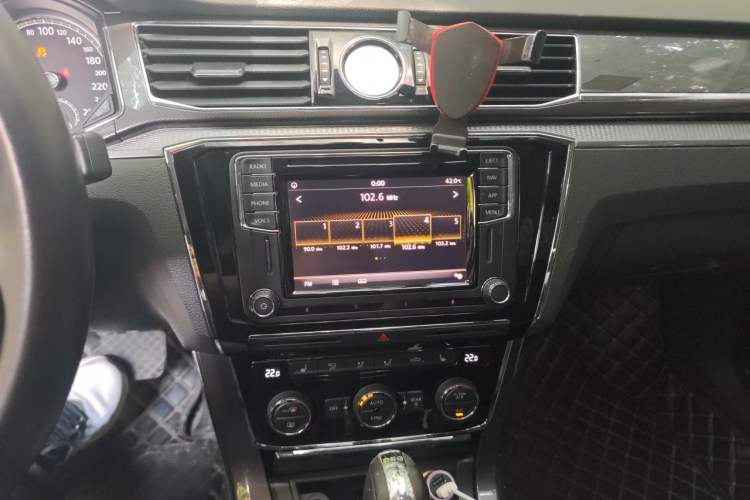 Used Volkswagen Passat 2017 380TSI DSG Prestige Edition Audio And AC Panel