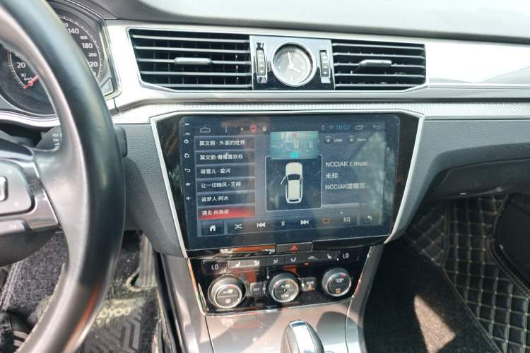 Used Volkswagen Passat 2017 330TSI DSG Luxury Edition Audio And AC Panel