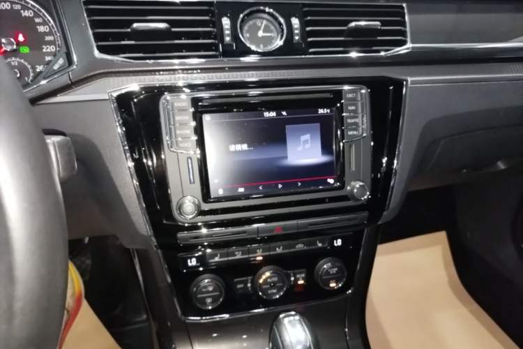 Used Volkswagen Passat 2017 330TSI DSG Prestige Edition Audio And AC Panel