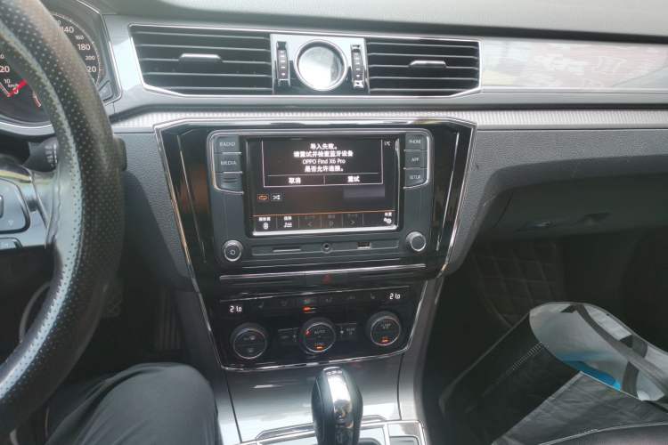Used Volkswagen Passat 2017 280TSI DSG Luxury Edition Audio And AC Panel