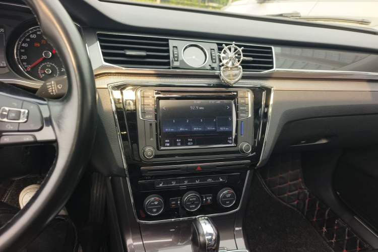 Used Volkswagen Passat 2017 330TSI DSG Prestige Edition Audio And AC Panel