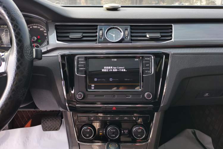 Used Volkswagen Passat 2017 330TSI DSG Luxury Edition Audio And AC Panel