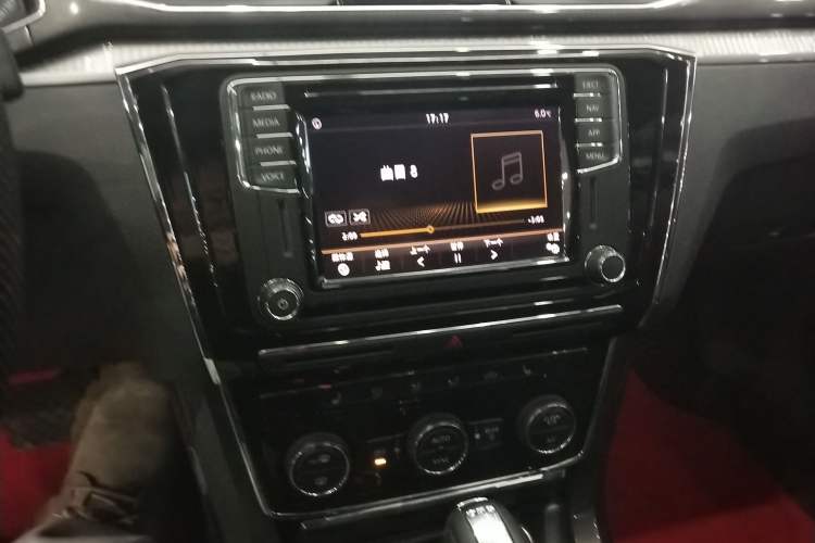 Used Volkswagen Passat 2017 330TSI DSG Prestige Edition Audio And AC Panel
