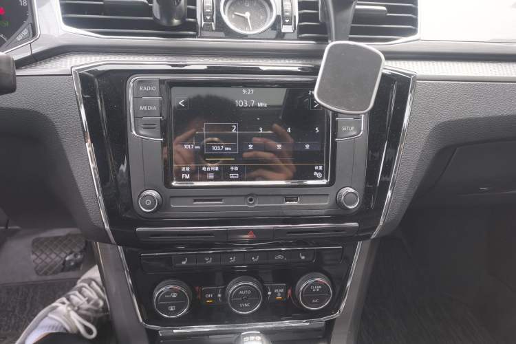 Used Volkswagen Passat 2017 280TSI DSG Luxury Edition Audio And AC Panel