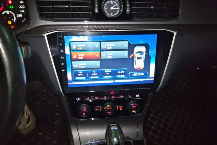 Used Volkswagen Passat 2017 330TSI DSG Luxury Edition Audio And AC Panel