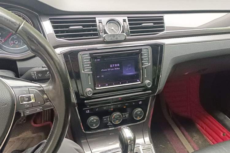 Used Volkswagen Passat 2017 330TSI DSG Prestige Edition Audio And AC Panel